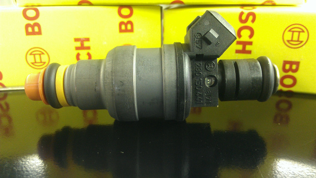 New Bosch Fuel Injector 0280150441