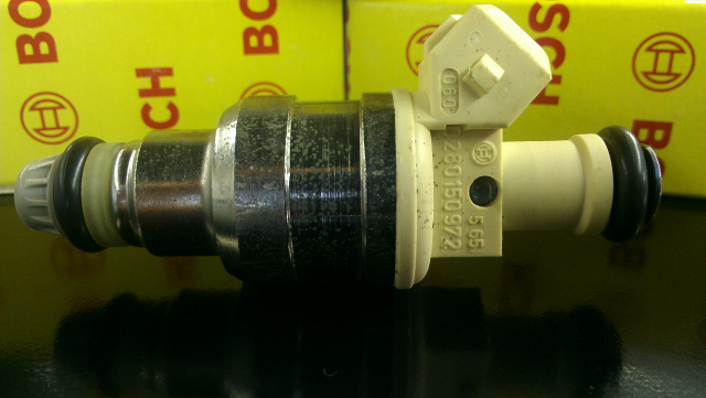 New Bosch Fuel Injector 0280150972